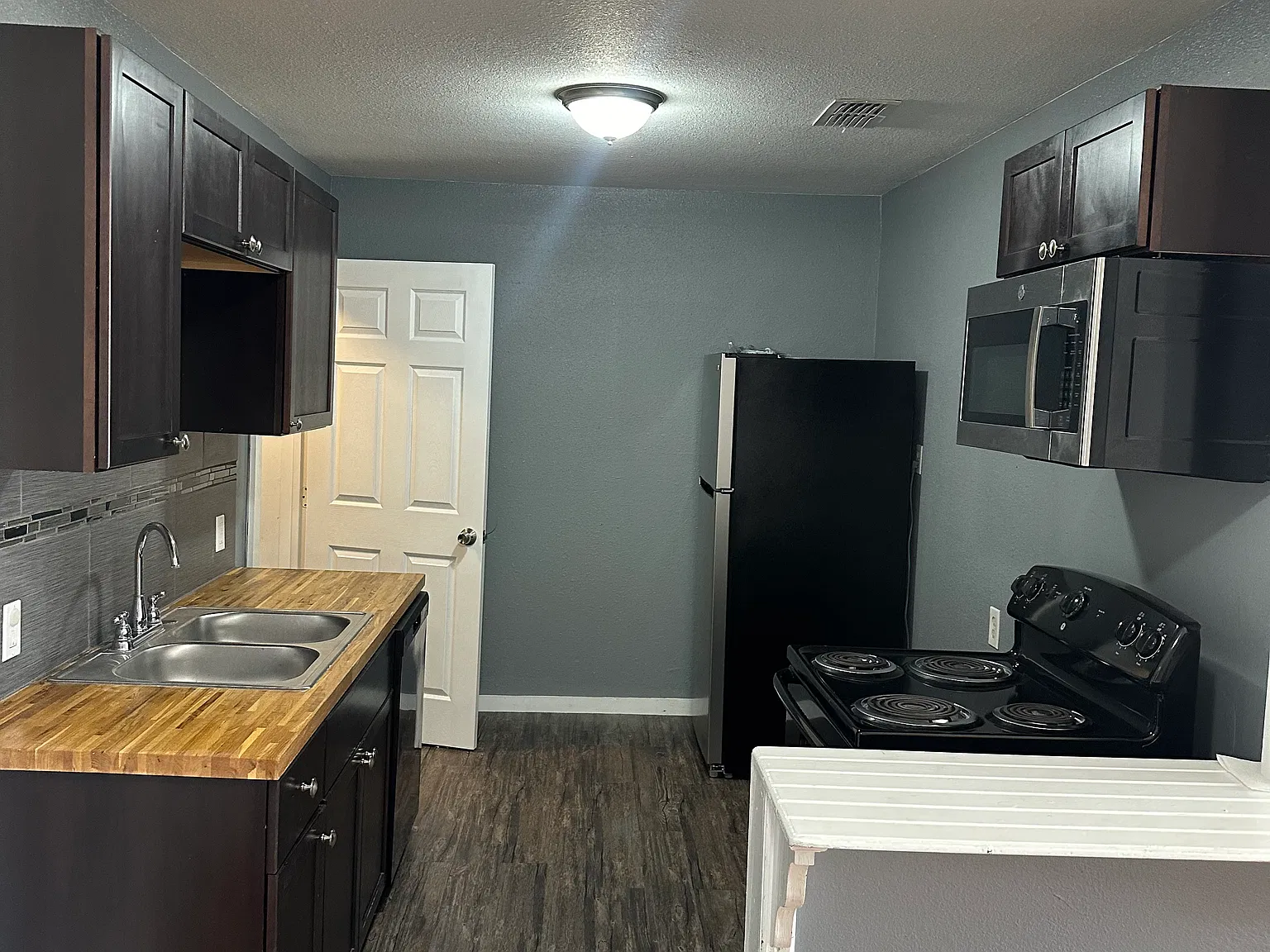 311 Glamis Ave — Photo 4