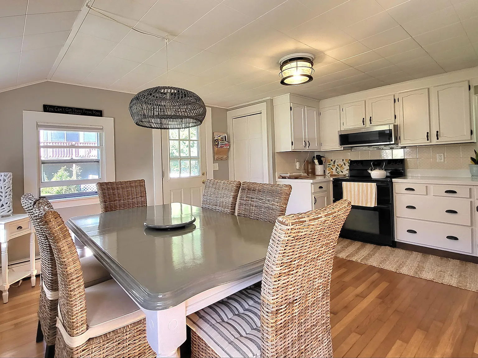 2 bed, 960 sqft, $2,300 — Photo 3