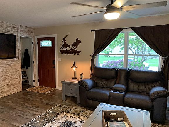 5th image of 404 10th St SE