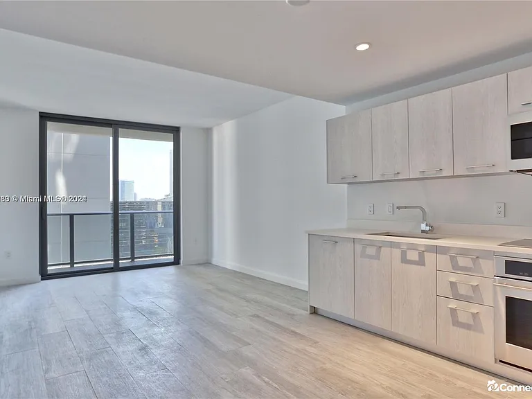 55 SW 9th St #1910 — Photo 8