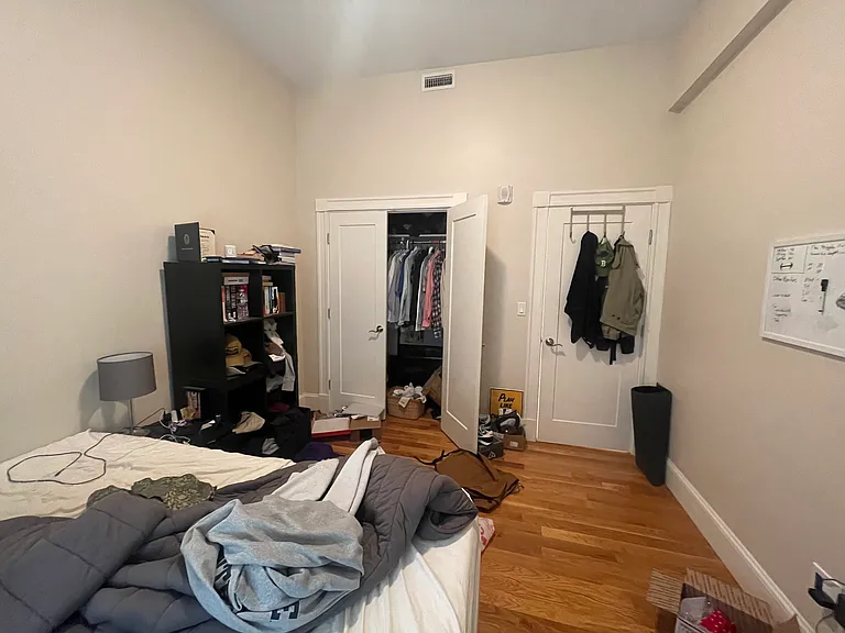 470 Green St #4 — Photo 6