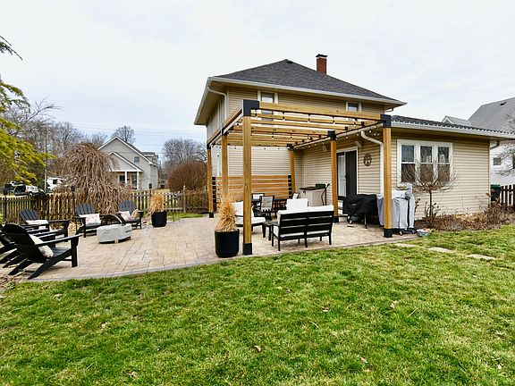 3rd image of 379 Euclid Ave