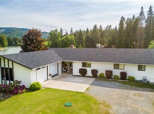 216 River Bend Dr, Priest River, ID 83856