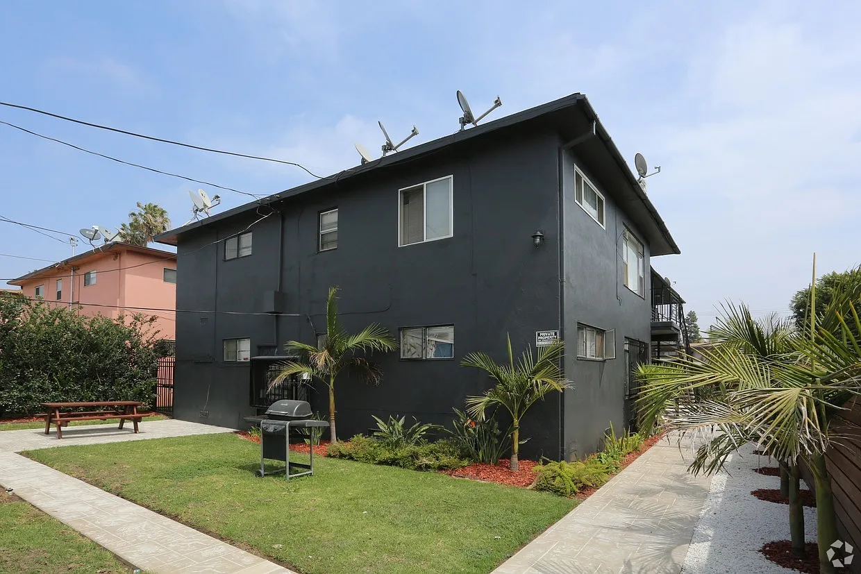 10227 S. 10th Ave. — Photo 3