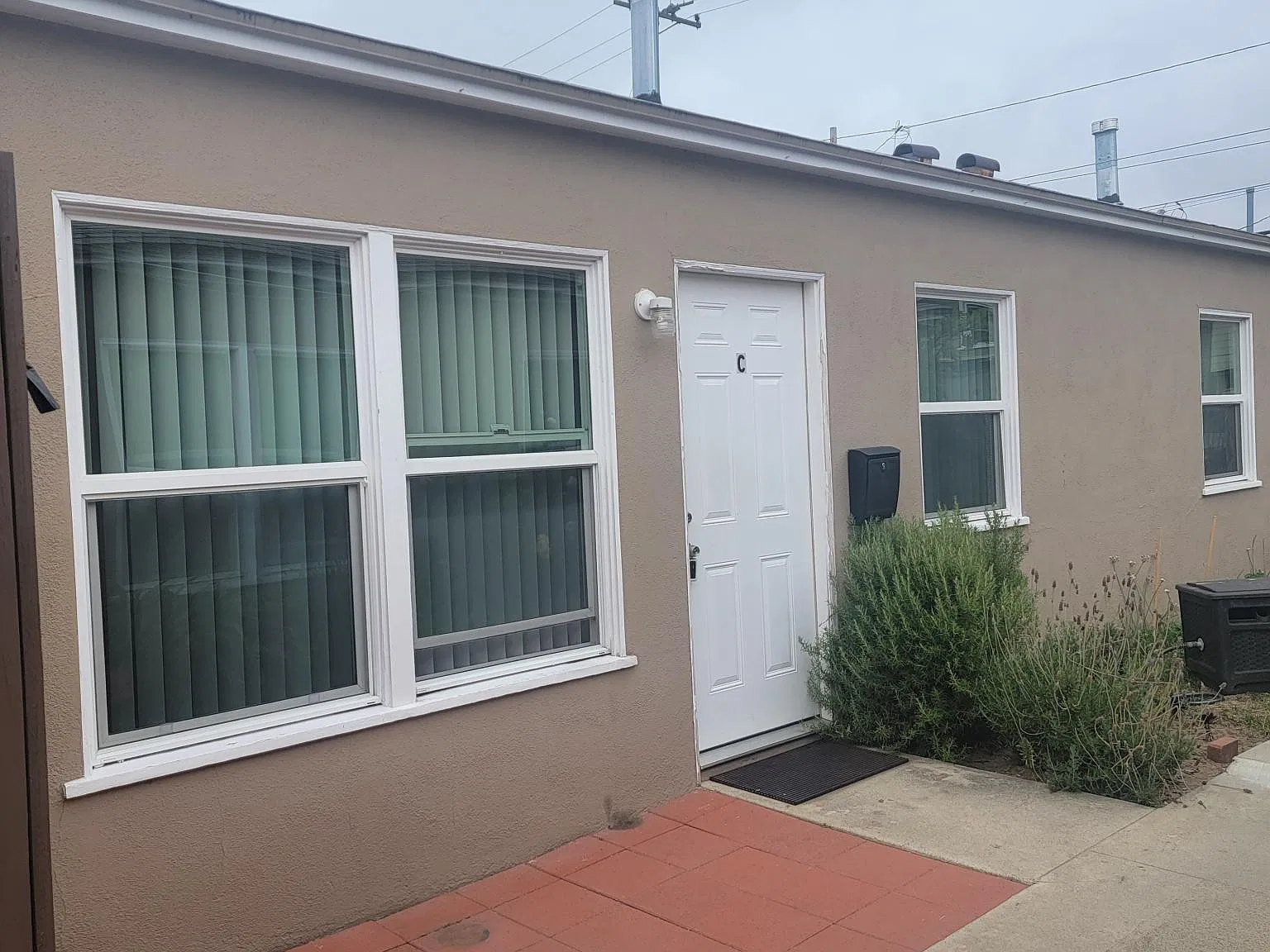 Studio, 400 sqft, $1,900 — Photo 1