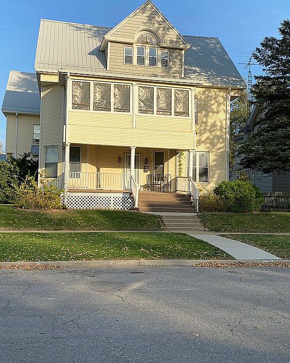 2nd image of 208 3rd Ave E