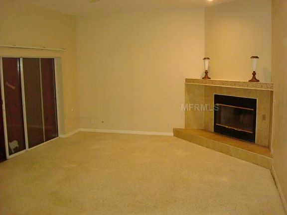 4th image of 158 Lake Shore Dr E