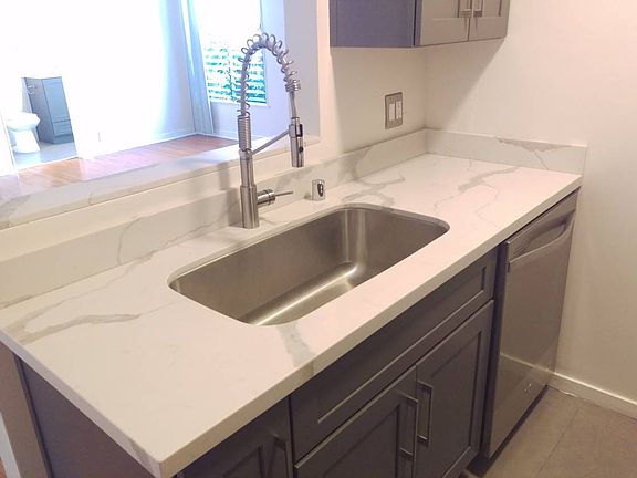 4th image of 148 S Bedford Dr APT 8