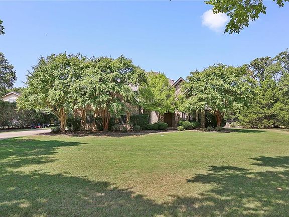 2nd image of 160 Trailing Oaks Dr