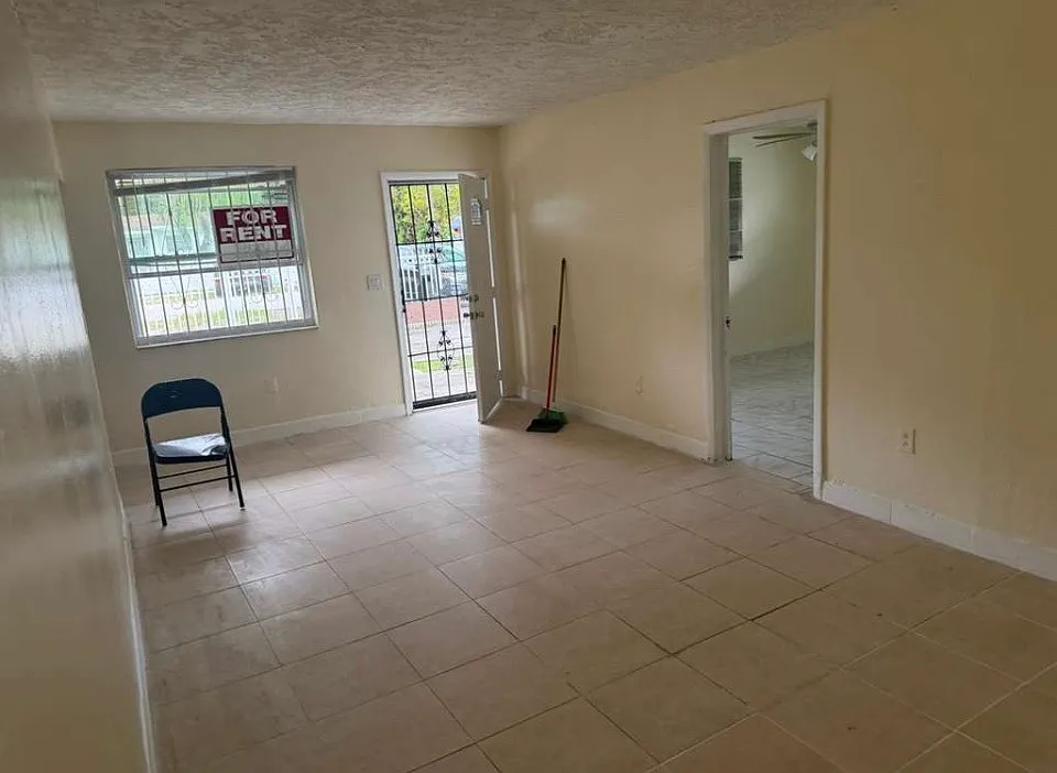3 bed, 1600 sqft, $3,200 — Photo 3