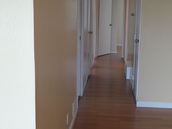3rd image of 44 Ridgefield Avenue # Upper Floor