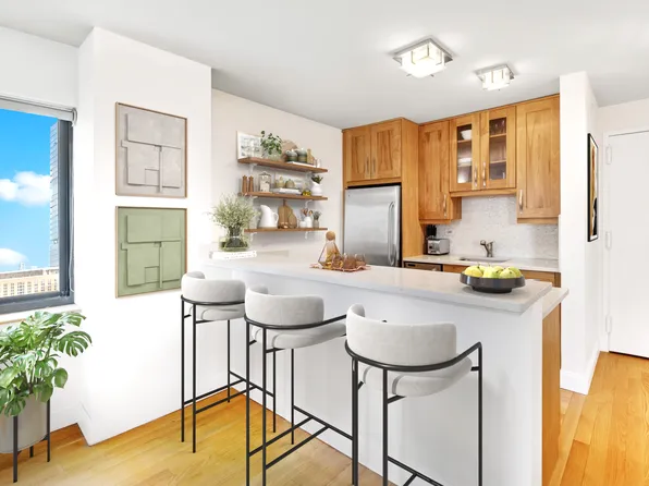 1991 Broadway image 4 of 9