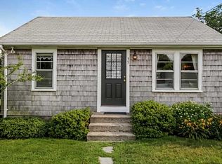 35 Maple Ave, Narragansett, RI 02882