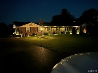 7164 Windy Valley Ln, Pacific, MO 63069