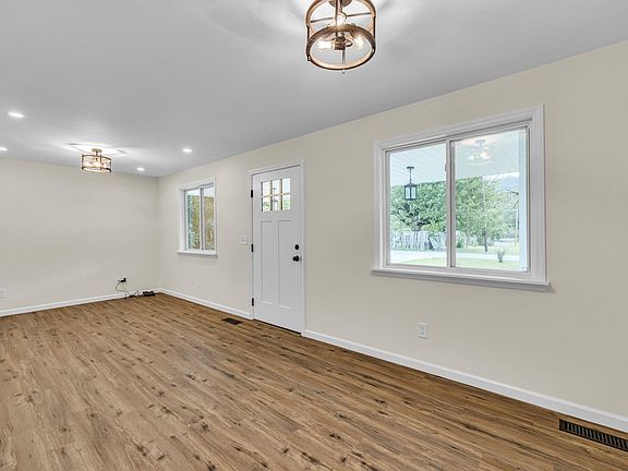 3rd image of 5425 Watkins St