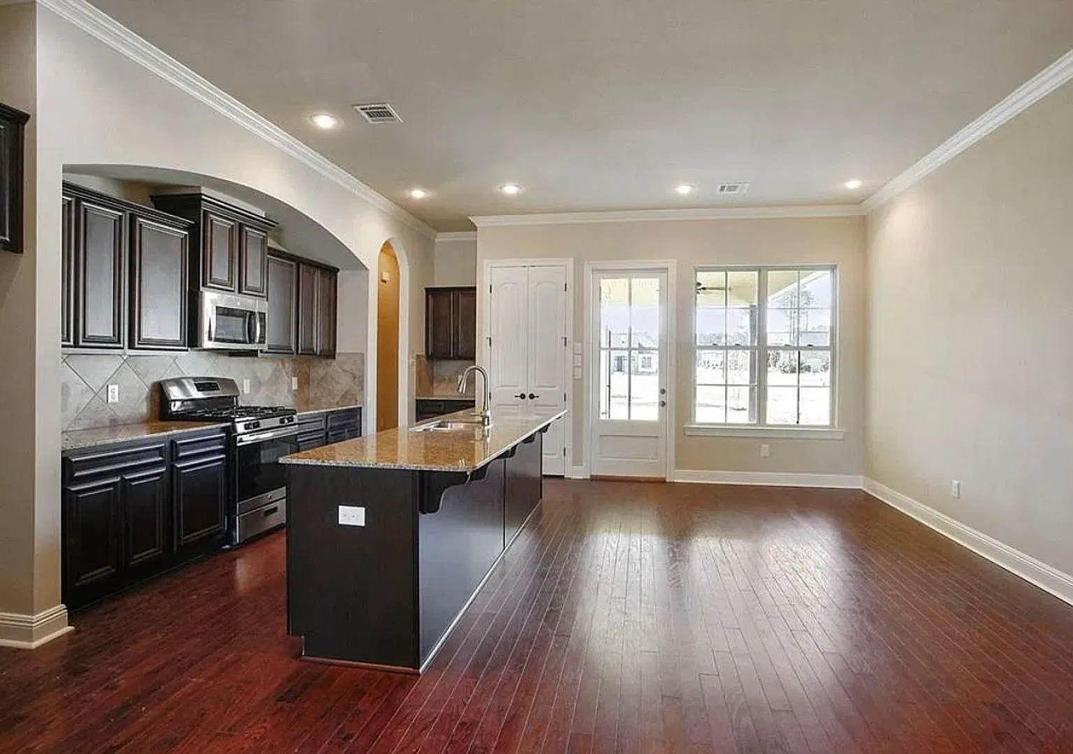 4/3 South Lake Charles Home! — Photo 2