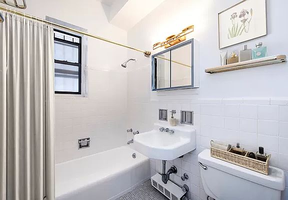 5th image of 140 7th Ave APT 1N