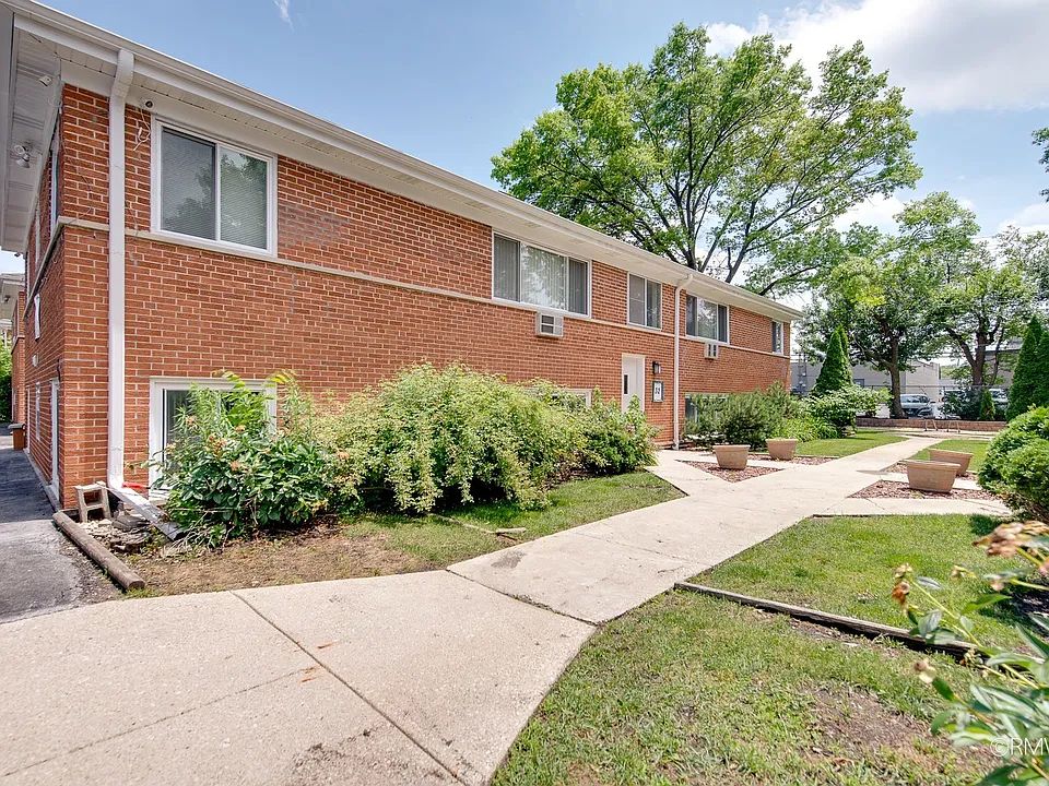 32 N Main St #1N