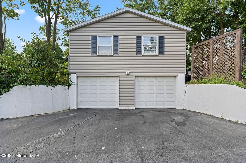 2nd image of 29 Sunrise Terrace