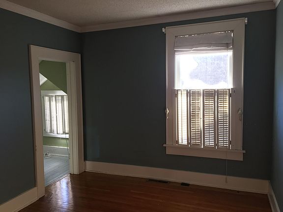 3rd image of 107 Sunset Dr