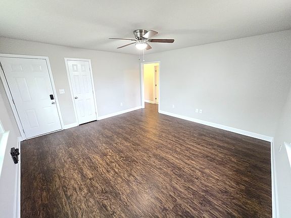 4th image of 9524 17th Bay St #B