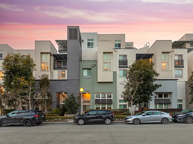 Wilshire La Brea — Photo 42