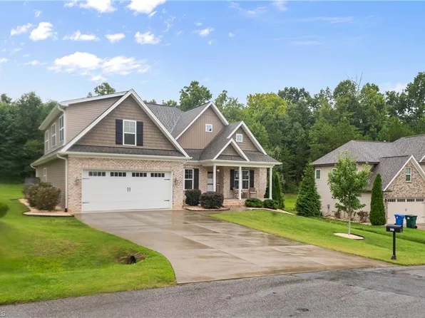 6988 Orchard Path Dr, Clemmons, NC 27012