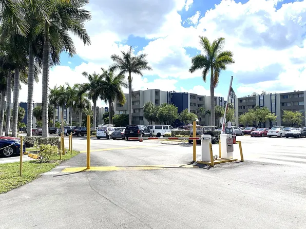 10000 NW 80th Ct, Hialeah Gardens, FL