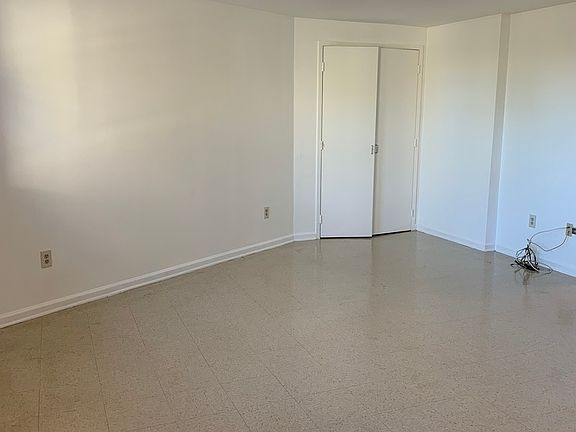 5th image of 1665 Bedford Ave #3R