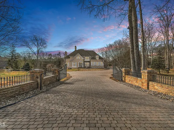408 Fairway Estates Dr, Blountville, TN 37617