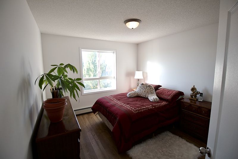 Edmonton Apartment for rent - 2 Bedrooms — photo 9