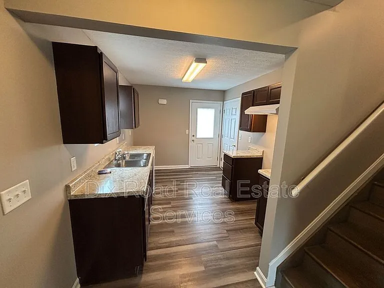 424 W Kemper Rd — Photo 9