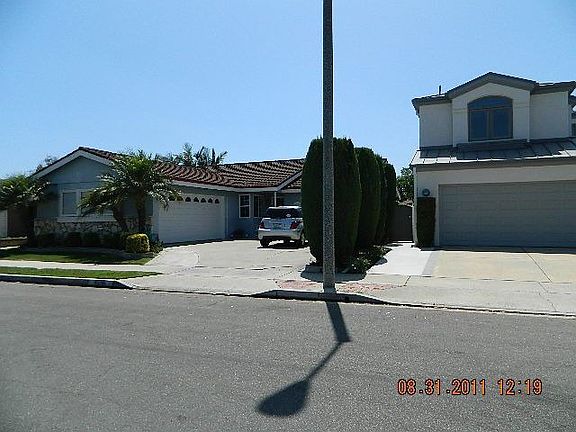 4th image of 4556 Hazelnut Ave