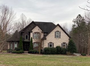 6065 Fox Trail Dr, Walnut Cove, NC 27052