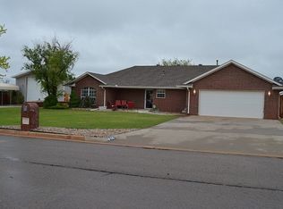 135 Calhoon St, Elk City, OK 73644