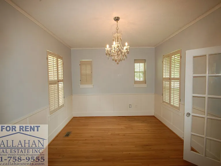 917 Skyline Dr — Photo 2