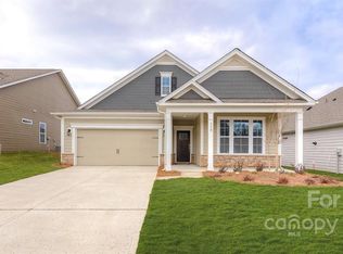 31 Thornberry Rd, Hendersonville, NC 28739