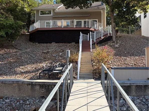 344 Shawnee Rd, Sunrise Beach, MO 65079