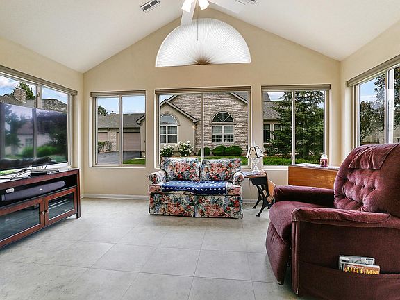 4th image of 18218 Murphy Cir