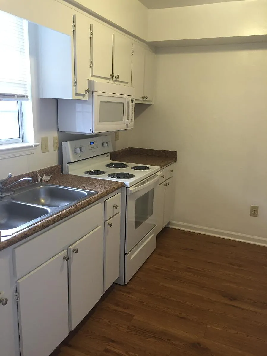 Building Photo - 9622 8th Bay St #3
