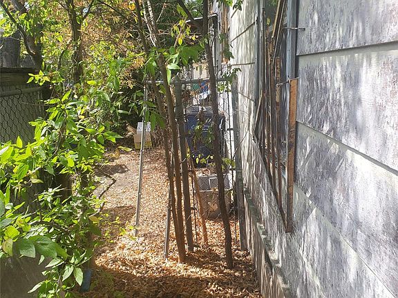 4th image of 1805 McKinley Ave