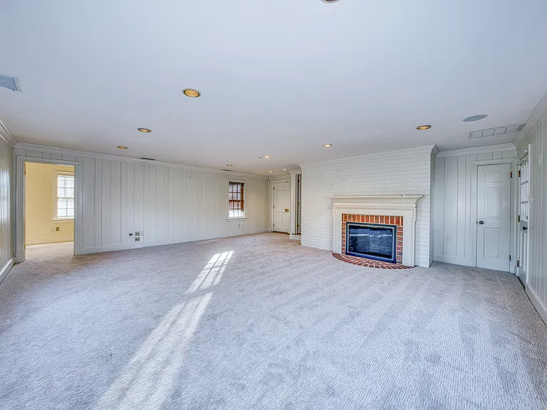 9720 Burnett Dr — Photo 32