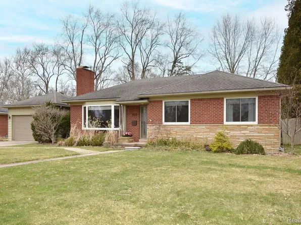 17416 Kinross Ave, Beverly Hills, MI 48025