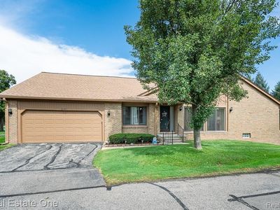 2130 London Bridge Dr, Rochester, MI, 48307