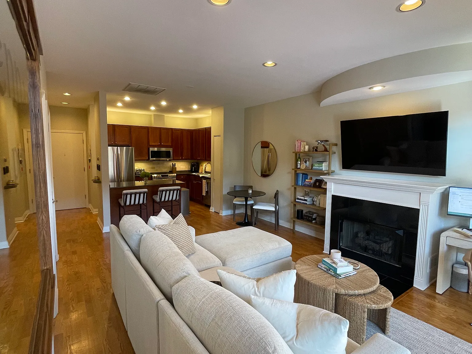 1 bed, 1.5 bath, $3,250 — Photo 2