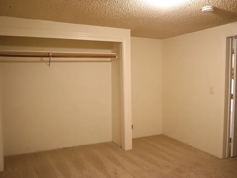 7819 NE 58th St — Photo 5