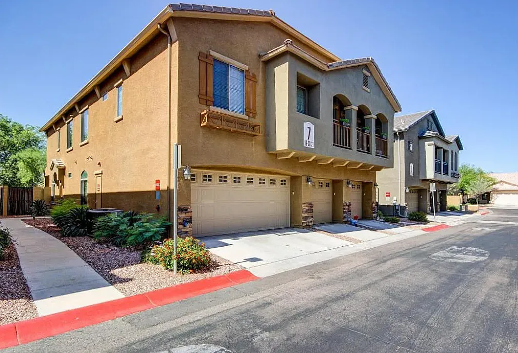 Cave Creek/Deer Valley-3/2 With Garage! — Photo 1