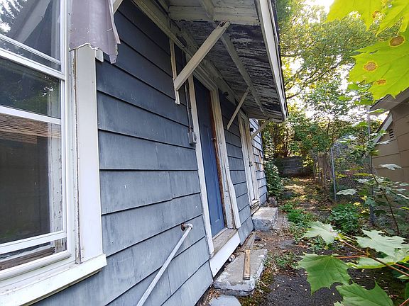 5th image of 212 Seward St