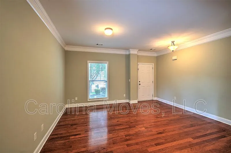 4 bed, 2.5 bath, 2520 sqft, $2,695 — Photo 4