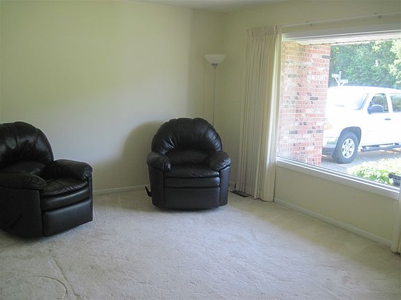 2nd image of 9426 Patricia Dr